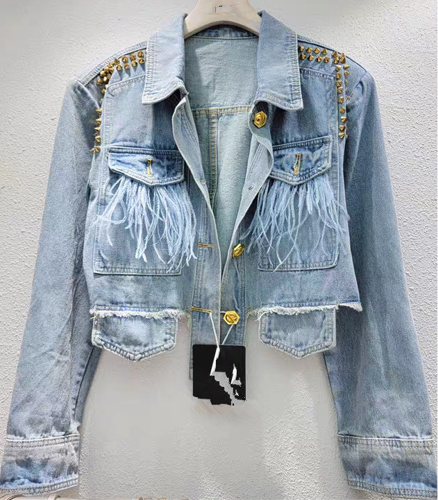 Stylische hellblaue Jeans Jacke mit Nieten & Federn perfekter „eyecatcher“