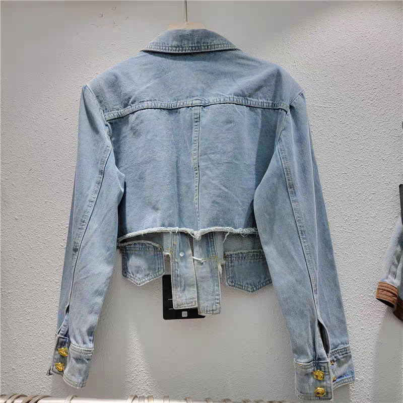 Stylische hellblaue Jeans Jacke mit Nieten & Federn perfekter „eyecatcher“